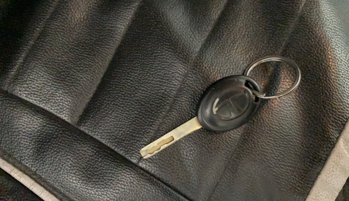 2024 Tata PUNCH PURE MT CNG, CNG, Manual, 53,335 km, Key Close Up