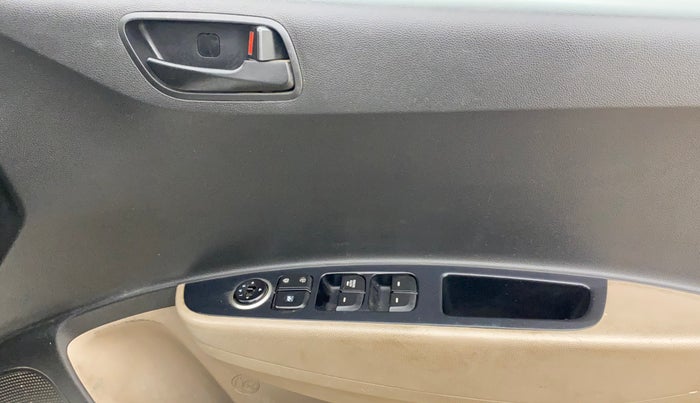 2017 Hyundai Grand i10 MAGNA 1.2 KAPPA VTVT, CNG, Manual, 65,305 km, Driver Side Door Panels Control