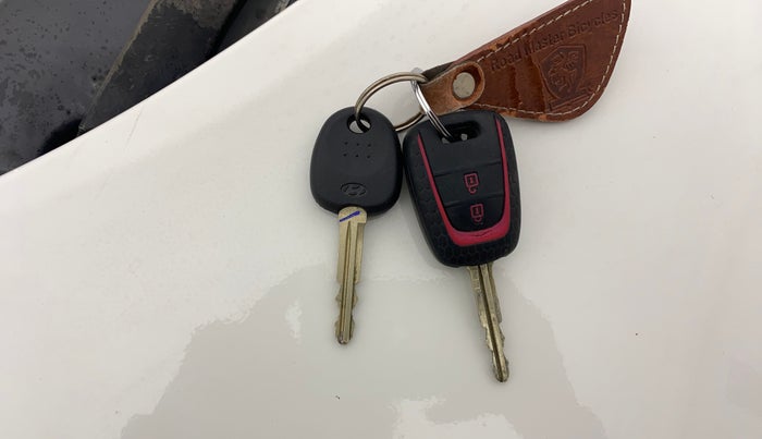 2017 Hyundai Grand i10 MAGNA 1.2 KAPPA VTVT, CNG, Manual, 65,305 km, Key Close Up