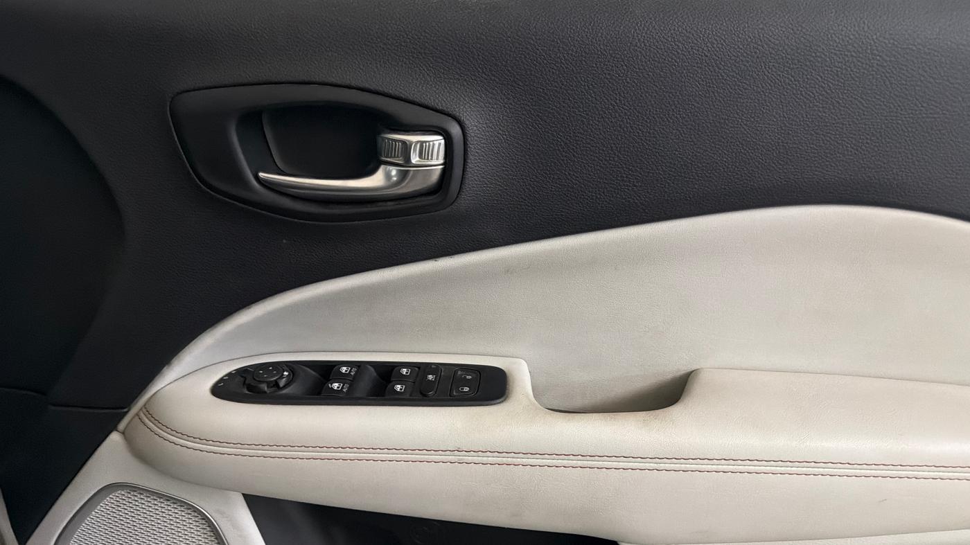 2019 Jeep Compass LIMITED 1.4 PETROL AT, Petrol, Automatic, 69,616 km, Driver Side Door Panels Control