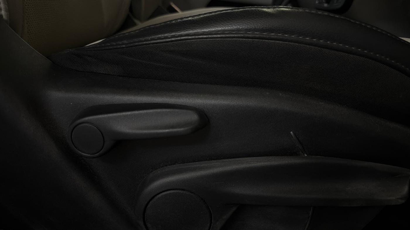2019 Jeep Compass LIMITED 1.4 PETROL AT, Petrol, Automatic, 69,616 km, Driver Side Adjustment Panel