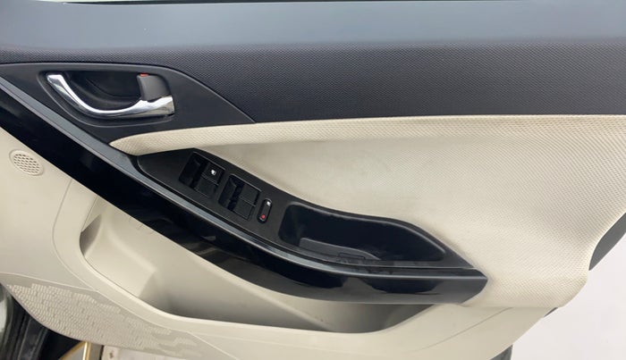 2021 Tata NEXON XZA PLUS (O) PETROL, Petrol, Automatic, 27,213 km, Driver Side Door Panels Control