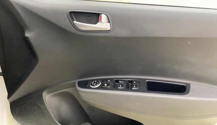 2018 Hyundai Grand i10 SPORTZ 1.2 KAPPA VTVT DUAL TONE, Petrol, Manual, 72,314 km, Driver Side Door Panels Control