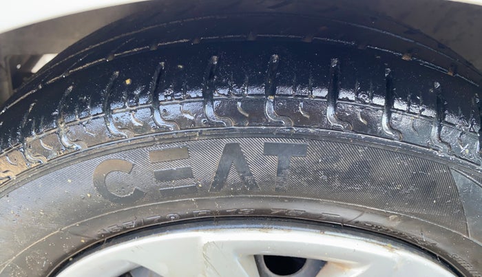 2017 Hyundai Eon MAGNA +, Petrol, Manual, 73,434 km, Left Front Tyre Tread