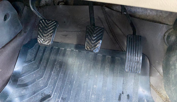 2017 Hyundai Eon MAGNA +, Petrol, Manual, 73,434 km, Pedals