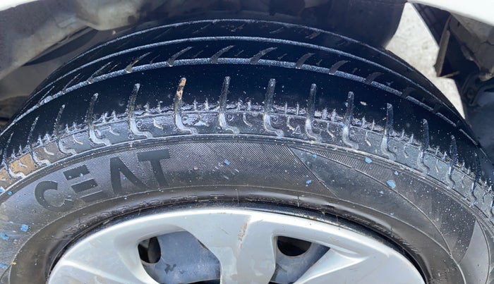 2017 Hyundai Eon MAGNA +, Petrol, Manual, 73,434 km, Left Rear Tyre Tread