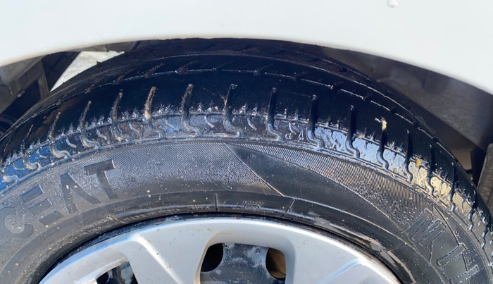 2017 Hyundai Eon MAGNA +, Petrol, Manual, 73,434 km, Right Rear Tyre Tread