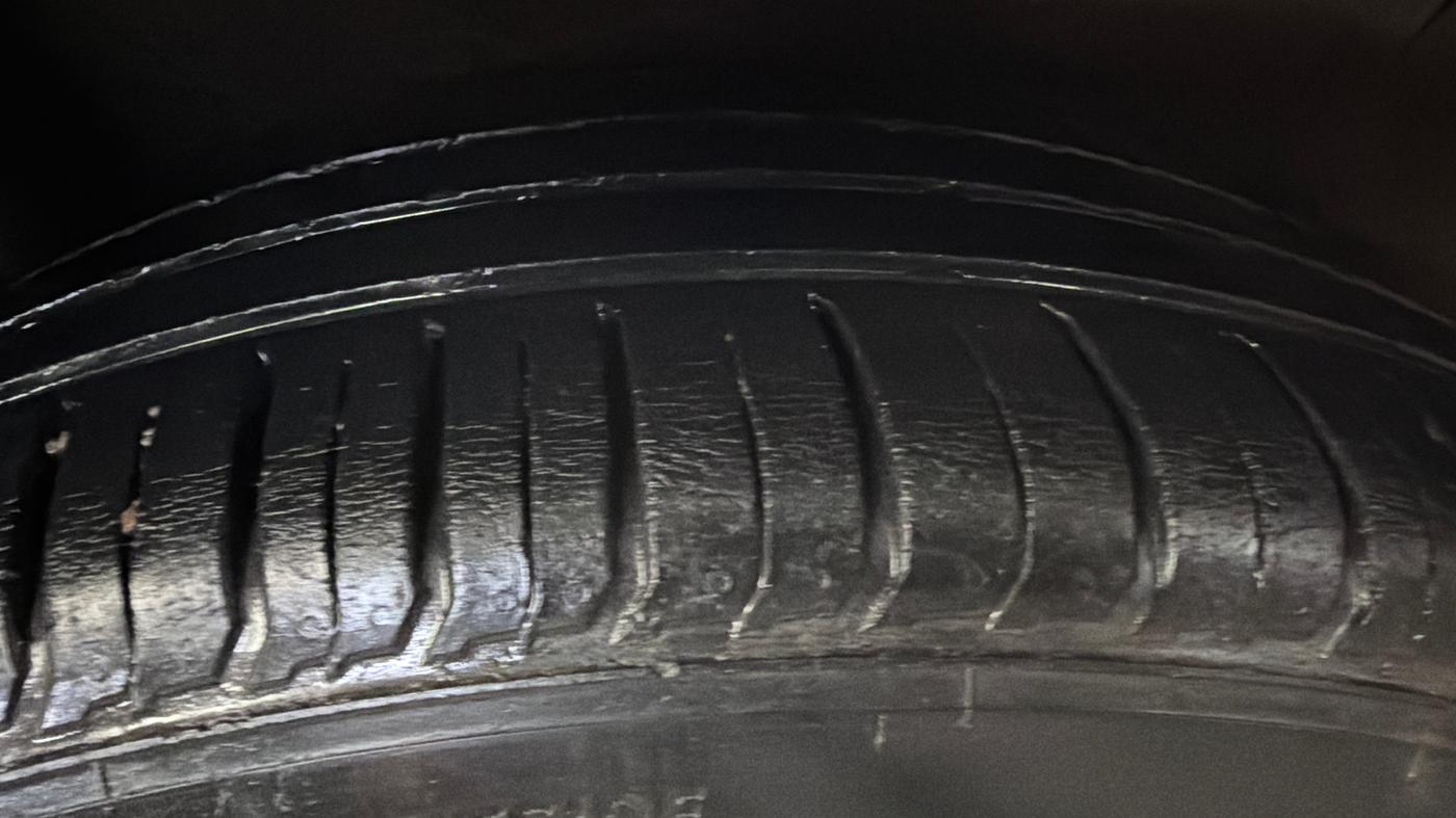 2019 Hyundai VENUE SX PLUS 1.0 TURBO DCT, Petrol, Automatic, 29,225 km, Right Rear Tyre Tread