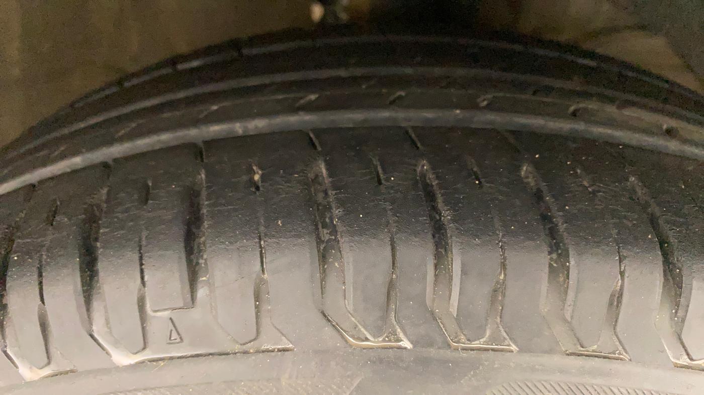 2017 Maruti Dzire ZXI PLUS, Petrol, Manual, 18,097 km, Right Front Tyre Tread