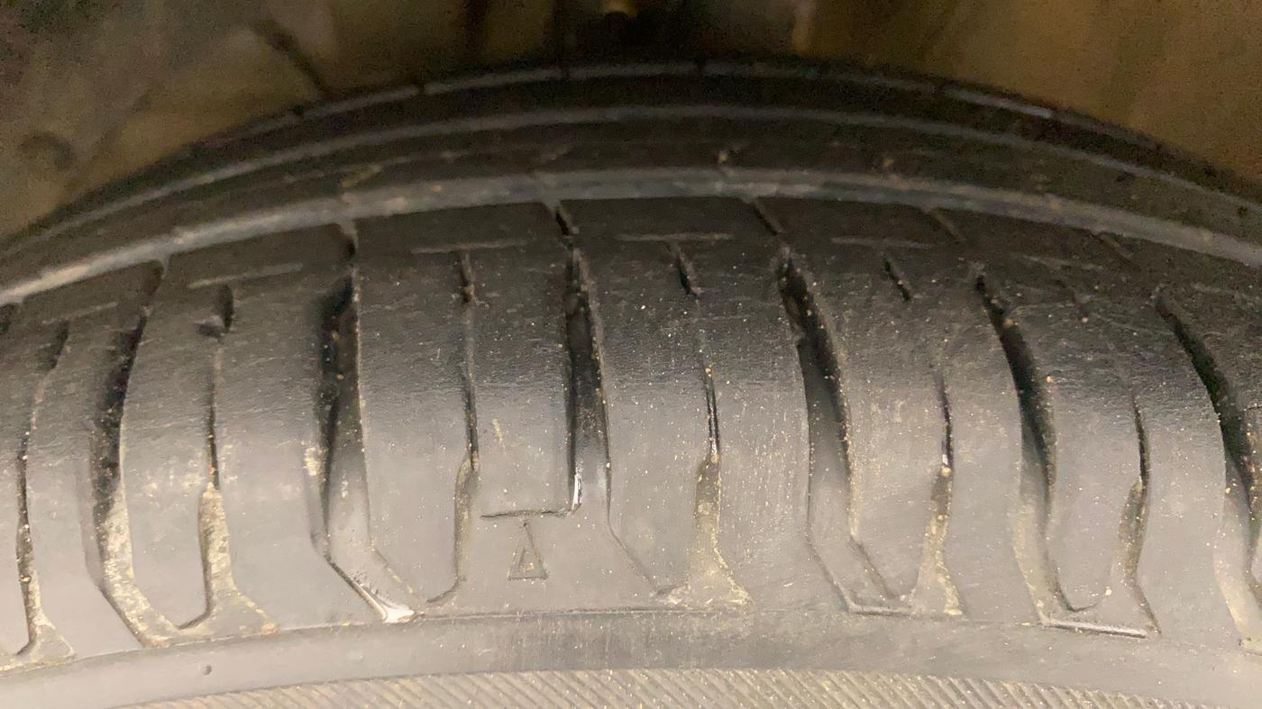 2017 Maruti Dzire ZXI PLUS, Petrol, Manual, 18,097 km, Left Front Tyre Tread