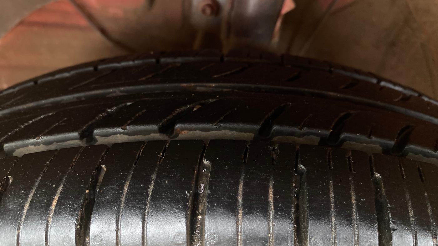 2020 Maruti Swift VXI, Petrol, Manual, 46,854 km, Left Front Tyre Tread