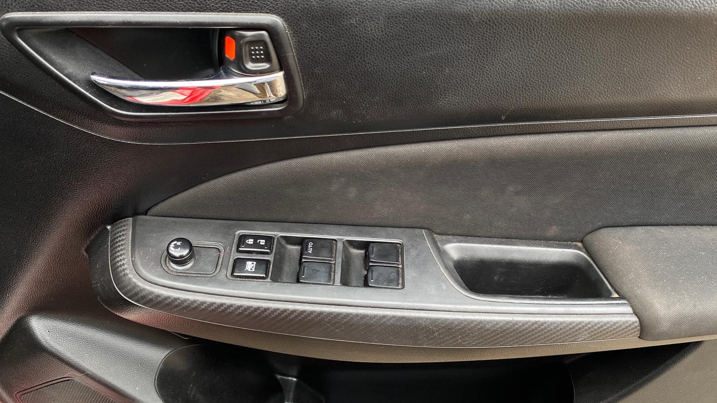 2020 Maruti Swift VXI, Petrol, Manual, 46,854 km, Driver Side Door Panels Control