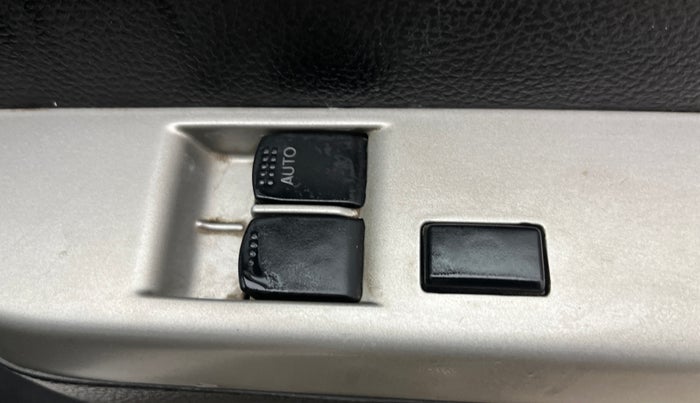 2015 Maruti Wagon R 1.0 LXI, Petrol, Manual, 67,803 km, Driver Side Door Panels Control