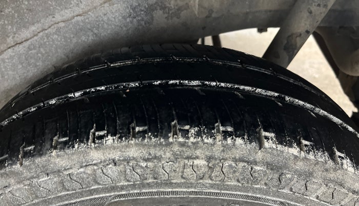 2015 Maruti Wagon R 1.0 LXI, Petrol, Manual, 67,803 km, Left Rear Tyre Tread