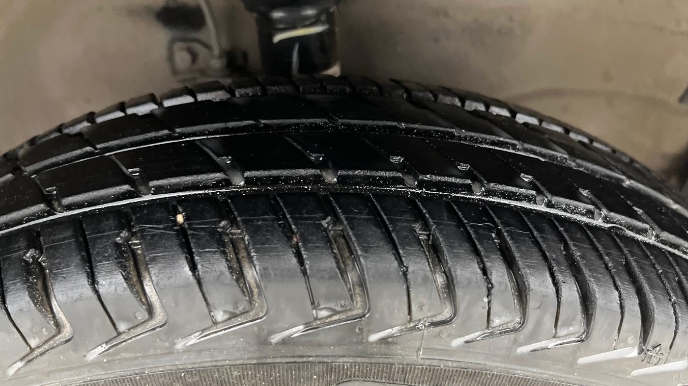 2015 Maruti Wagon R 1.0 LXI, Petrol, Manual, 67,803 km, Right Front Tyre Tread