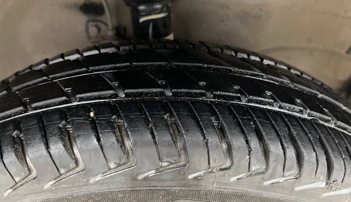 2015 Maruti Wagon R 1.0 LXI, Petrol, Manual, 67,803 km, Right Front Tyre Tread