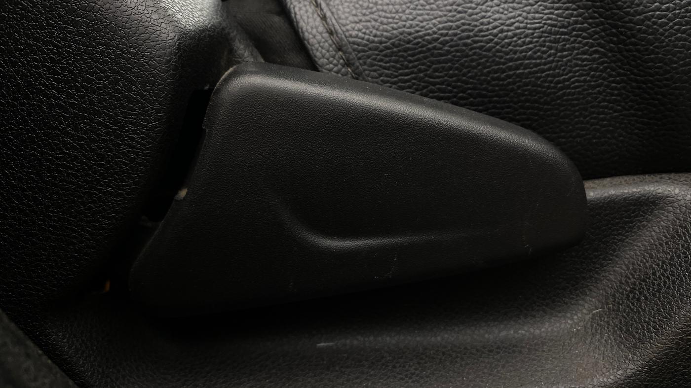 2019 Renault Kwid RXT 1.0 (O), Petrol, Manual, 42,715 km, Driver Side Adjustment Panel