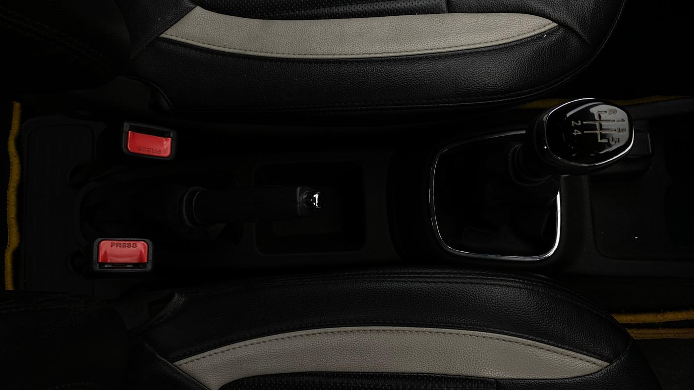 2019 Renault Kwid RXT 1.0 (O), Petrol, Manual, 42,715 km, Gear Lever