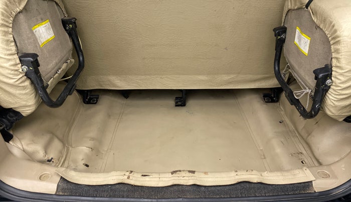 2017 Mahindra TUV300 T8, Diesel, Manual, 83,855 km, Boot Inside