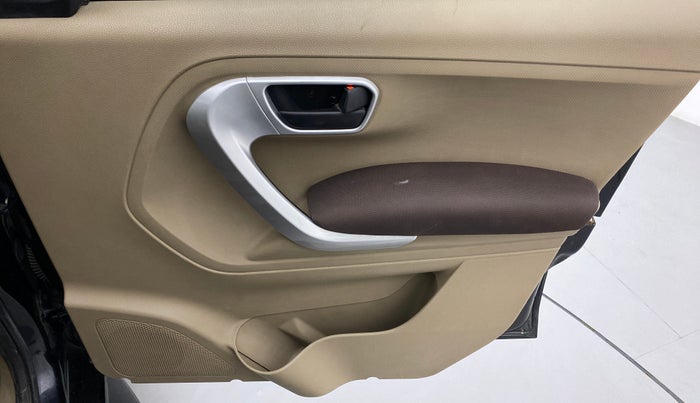 2017 Mahindra TUV300 T8, Diesel, Manual, 83,855 km, Driver Side Door Panels Control