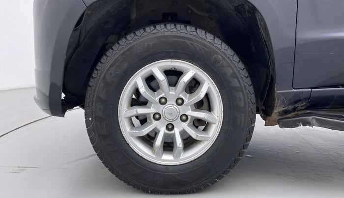 2017 Mahindra TUV300 T8, Diesel, Manual, 83,855 km, Left Front Wheel