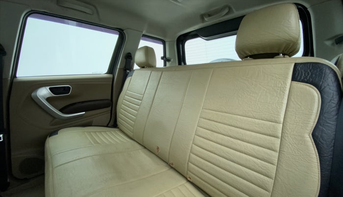 2017 Mahindra TUV300 T8, Diesel, Manual, 83,855 km, Right Side Rear Door Cabin