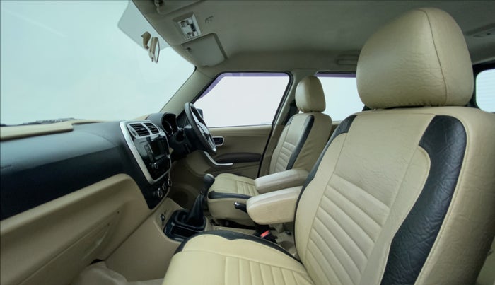 2017 Mahindra TUV300 T8, Diesel, Manual, 83,855 km, Right Side Front Door Cabin