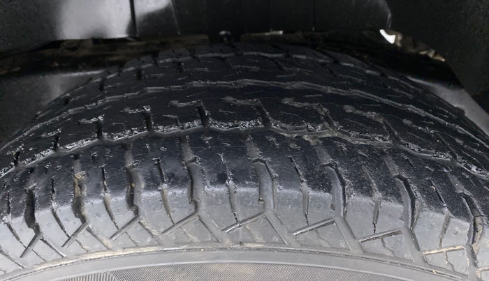 2017 Mahindra TUV300 T8, Diesel, Manual, 83,855 km, Left Rear Tyre Tread