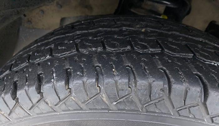 2017 Mahindra TUV300 T8, Diesel, Manual, 83,855 km, Right Front Tyre Tread