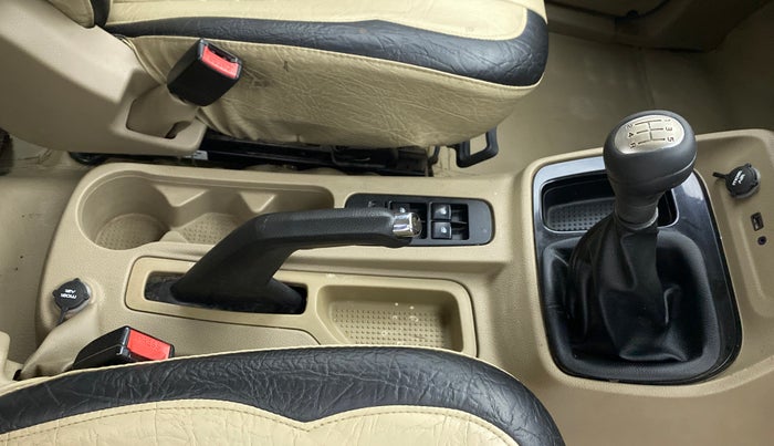 2017 Mahindra TUV300 T8, Diesel, Manual, 83,855 km, Gear Lever