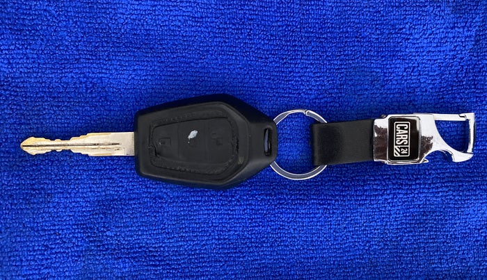 2017 Mahindra TUV300 T8, Diesel, Manual, 83,855 km, Key Close Up