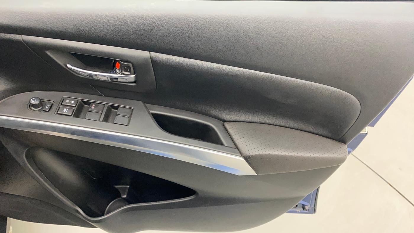 2017 Maruti S Cross ALPHA 1.3, Diesel, Manual, 41,388 km, Driver Side Door Panels Control