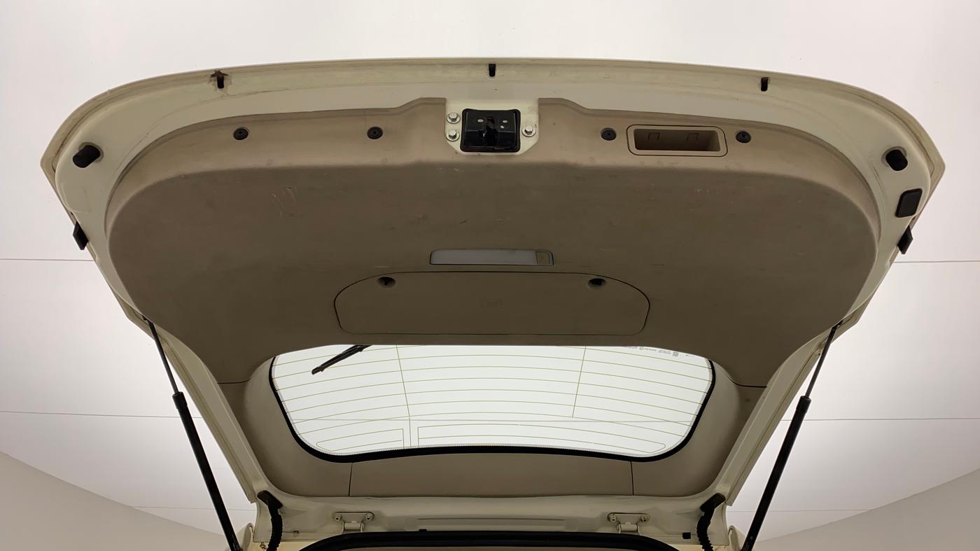 2016 Mahindra XUV500 W10, Diesel, Manual, 64,061 km, Boot Door Open