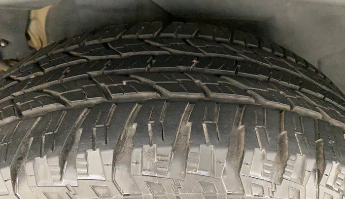 2016 Mahindra XUV500 W10, Diesel, Manual, 64,061 km, Right Rear Tyre Tread