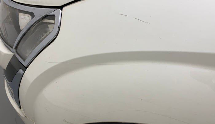 2016 Mahindra XUV500 W10, Diesel, Manual, 64,061 km, Left fender - Minor scratches