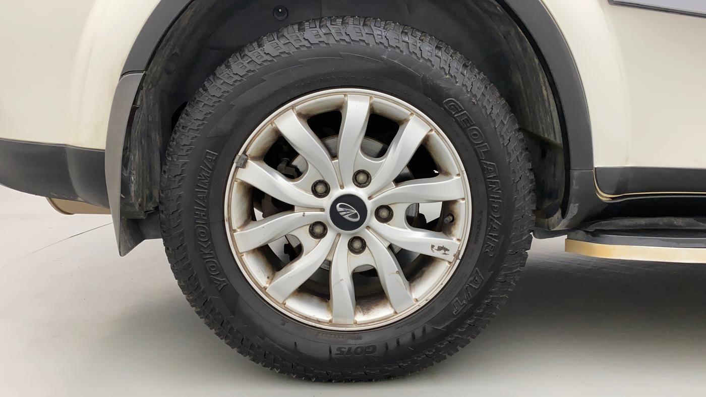 2016 Mahindra XUV500 W10, Diesel, Manual, 64,061 km, Right Rear Wheel