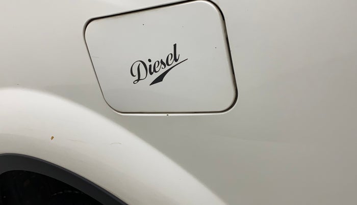 2016 Mahindra XUV500 W10, Diesel, Manual, 64,061 km, Left quarter panel - Minor scratches