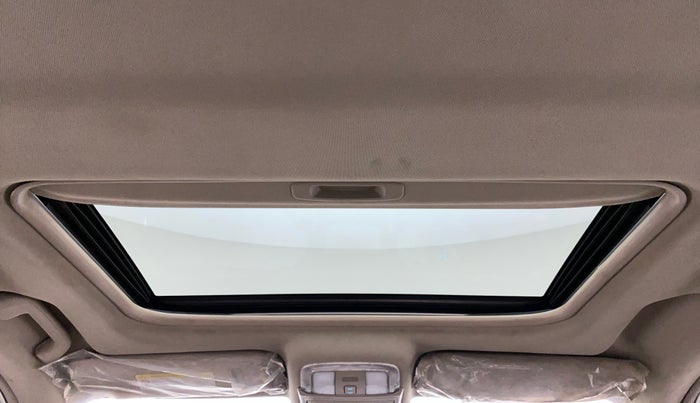 2016 Mahindra XUV500 W10, Diesel, Manual, 64,061 km, Moonroof/ Sunroof