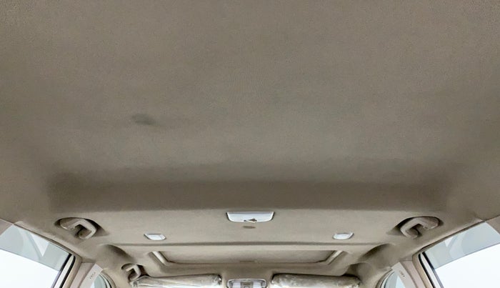 2016 Mahindra XUV500 W10, Diesel, Manual, 64,061 km, Ceiling - Roof lining minor dirty