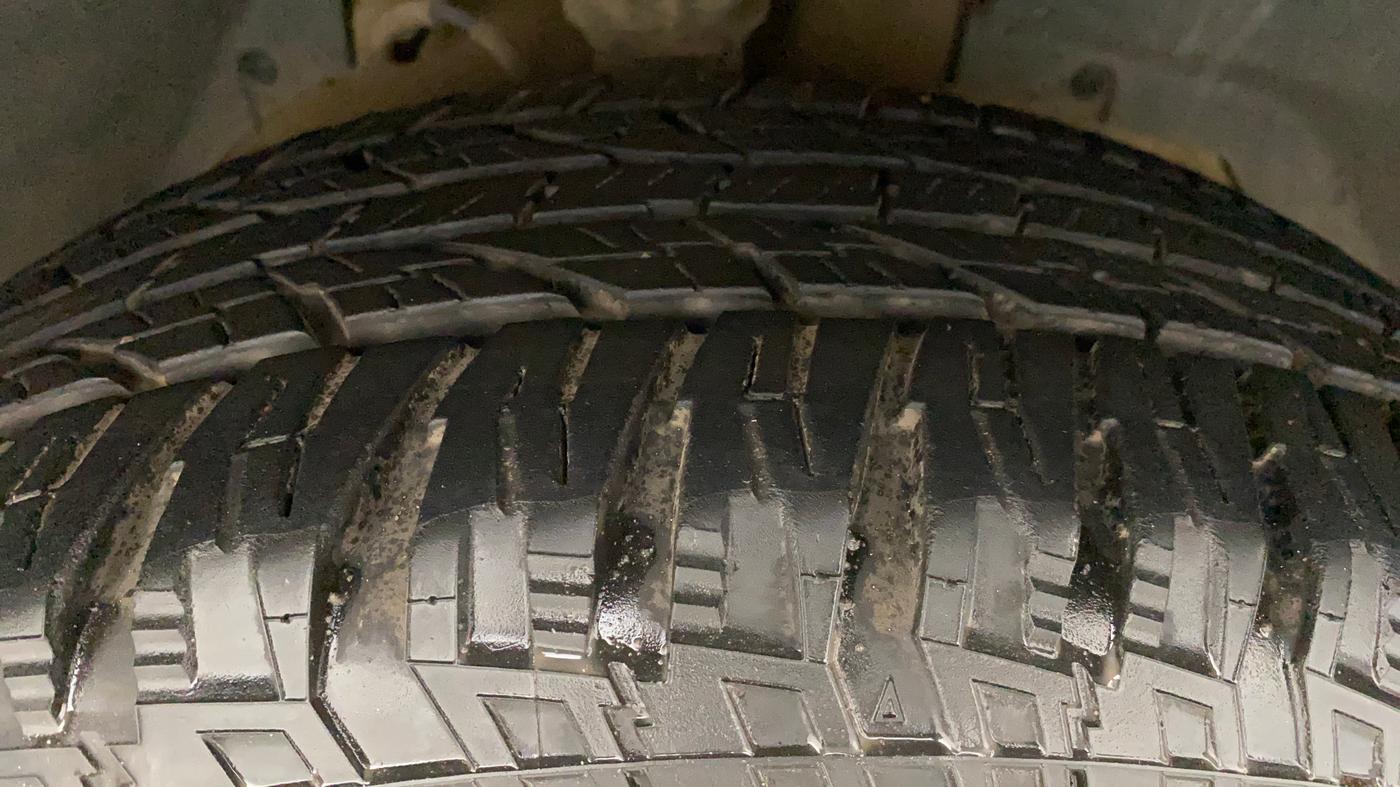2016 Mahindra XUV500 W10, Diesel, Manual, 64,061 km, Right Front Tyre Tread