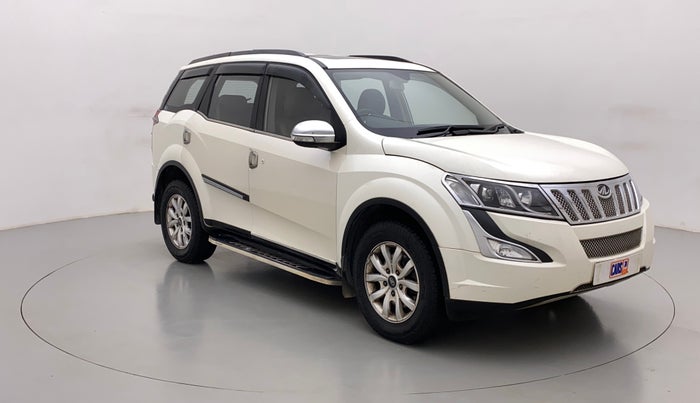 2016 Mahindra XUV500 W10, Diesel, Manual, 64,061 km, Right Front Diagonal
