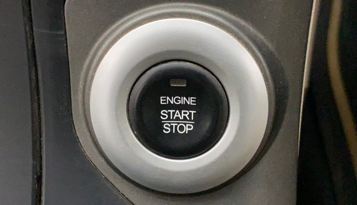2016 Mahindra XUV500 W10, Diesel, Manual, 64,061 km, Keyless Start/ Stop Button