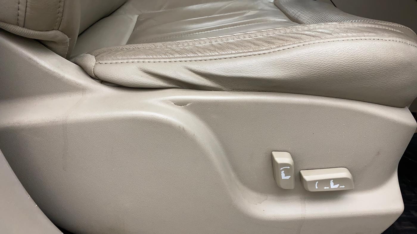 2016 Mahindra XUV500 W10, Diesel, Manual, 64,061 km, Driver Side Adjustment Panel