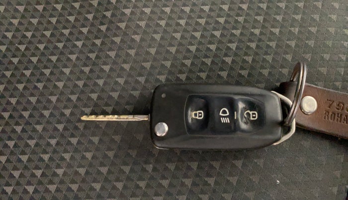 2017 Tata Tiago XZ PETROL, Petrol, Manual, 89,056 km, Key Close Up