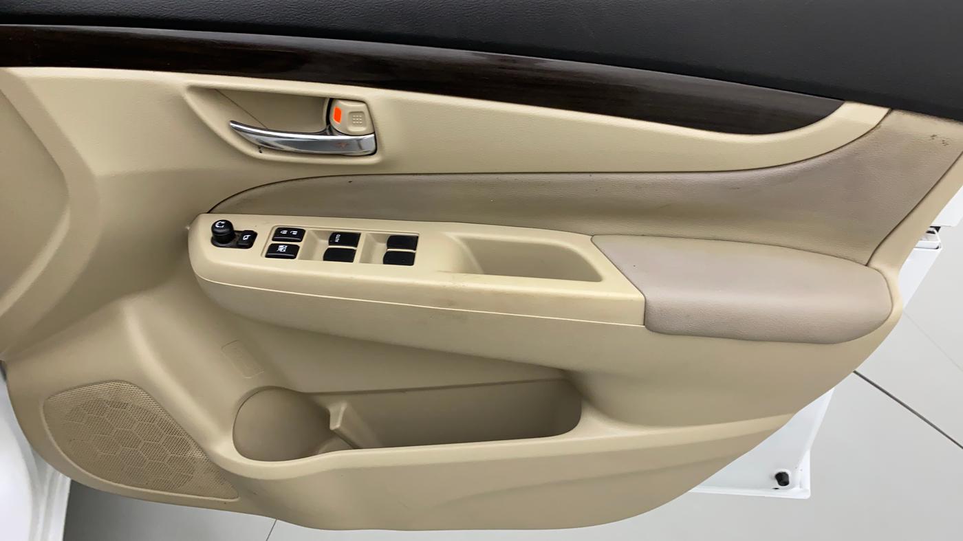 2016 Maruti Ciaz ZDI+ SHVS, Diesel, Manual, 97,657 km, Driver Side Door Panels Controls