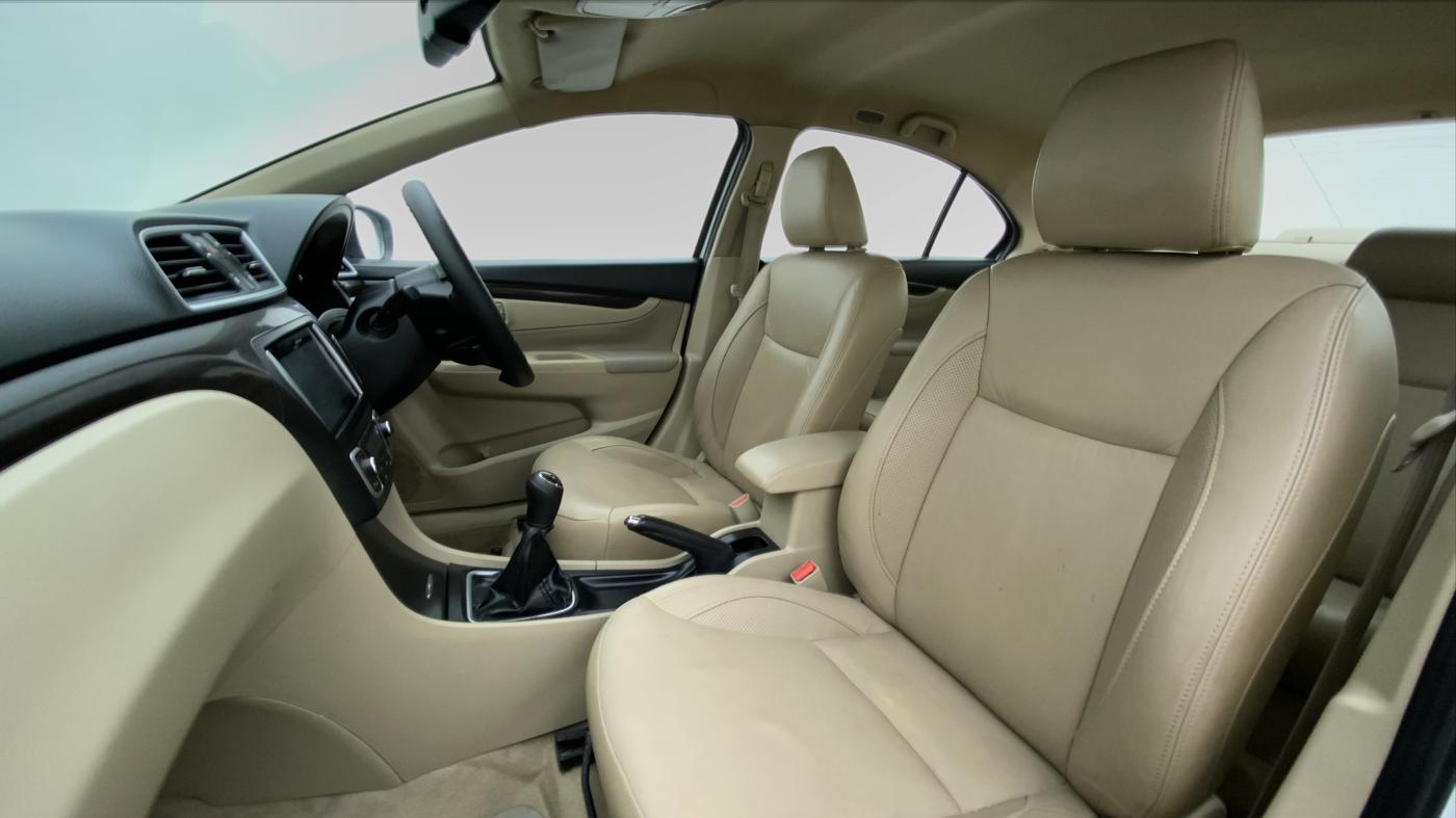2016 Maruti Ciaz ZDI+ SHVS, Diesel, Manual, 97,657 km, Right Side Front Door Cabin View