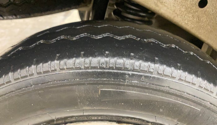2022 Maruti Eeco 7 STR STD(O), Petrol, Manual, 32,848 km, Right Rear Tyre Tread