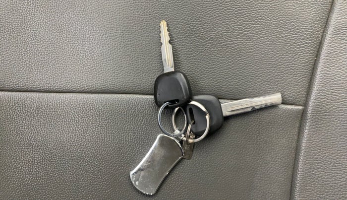 2022 Maruti Eeco 7 STR STD(O), Petrol, Manual, 32,848 km, Key Close Up