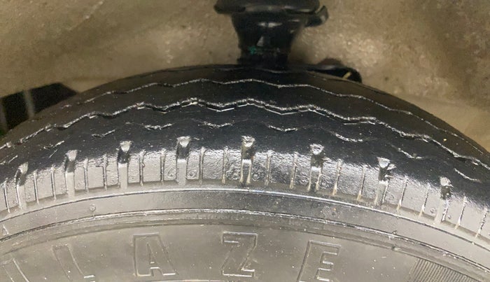 2022 Maruti Eeco 7 STR STD(O), Petrol, Manual, 32,848 km, Right Front Tyre Tread