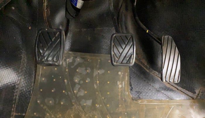 2016 Maruti Wagon R 1.0 VXI, Petrol, Manual, 76,637 km, Pedals